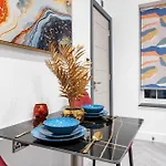 Апартаменты Casa Pinto Luxe & Comfy 3br House With Private Or Full-house By Altoluxo Short Lets & Serviced *